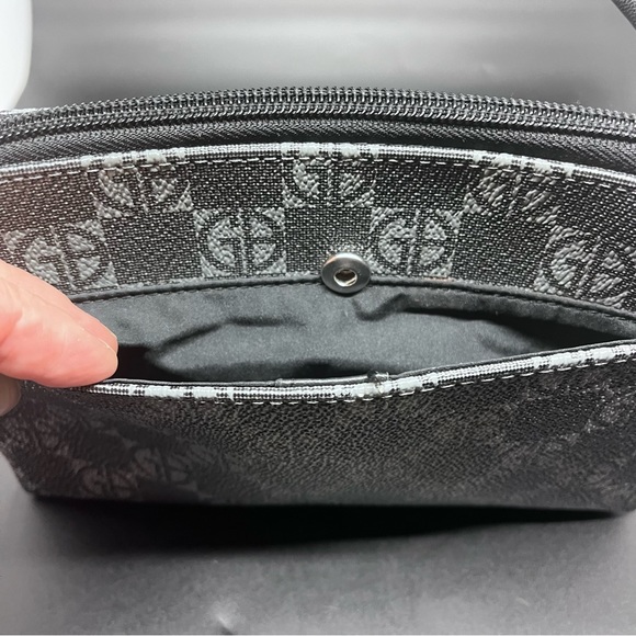 Giani Bernini Wristlet | Gray & Black | Short Hand or Shoulder Strap 8.5” x 6” - Picture 7 of 11